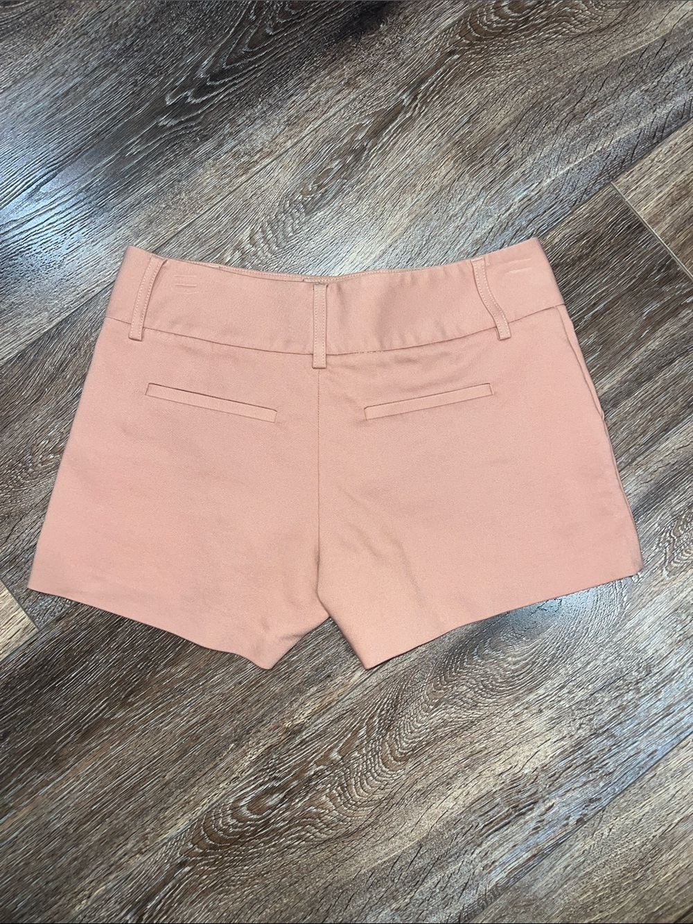 Alice + Olivia Cady Shorts In Rose Tan Classic - Picture 4 of 9
